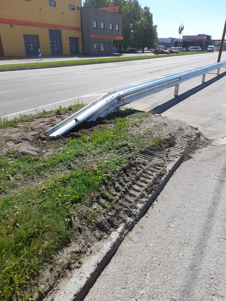 Peterburi tee põrkepiire, Lasnamäe linnaosa, Tallinn