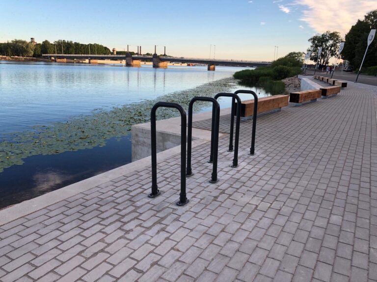 Pärnu linna väliinventaar ja jalgrattahoidjad