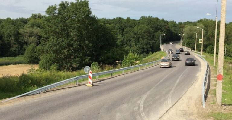 Tallinnas, Iru silla põrkepiirded