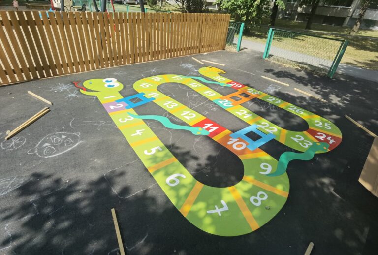 Mänguväljak, Õismäe tee 118, Tallinn