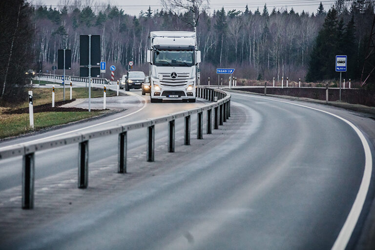 Tugimaantee nr 15 Tallinn-Rapla-Türi km 17,6 – 21,0 lõigul 1+1 keskpiirde ehitus