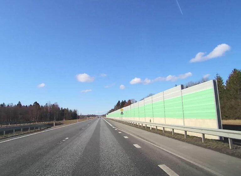 Müraseinade põrkepiirded, Tee 2 Tallinn-Tartu KM 20 ja 25 ning Tee 1 Tallinn-Narva km 37