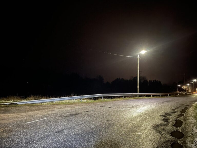 Püssi linnas Energeetika tänav T1 sõidutee piire