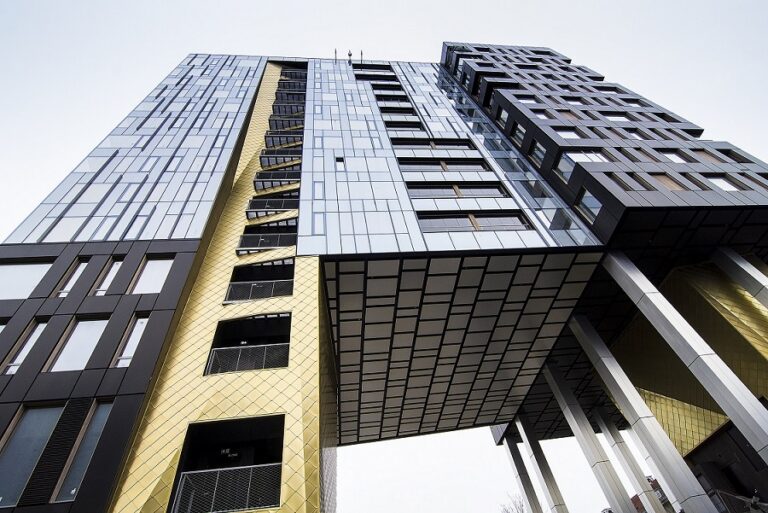 Kentmanni 6 elu- ja ärihoone parkimismaja piirded