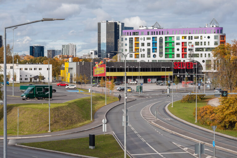 Torupilli Selveri esine Pargi ja reisi parkla piirded