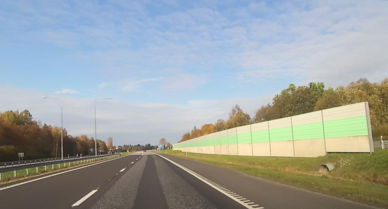 T2 Tallinn-Tartu mnt ääres oleva Vaida müraseina ehitustööd