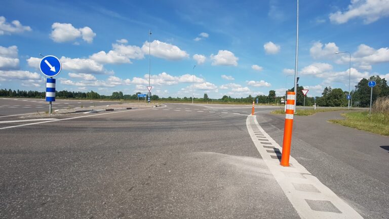 Valgeranna kergliiklustee liikluskorraldusvahendid