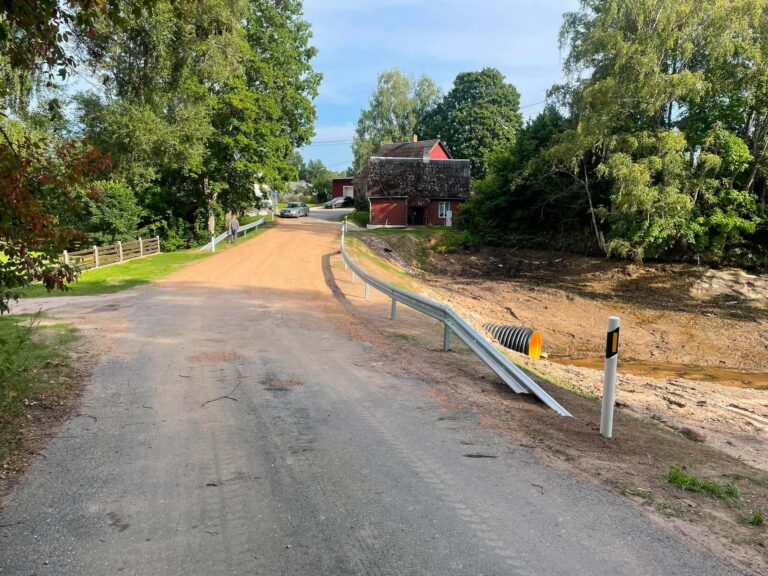 Tõrva, Tikste tammi purunemine